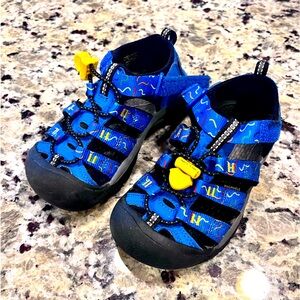 KEEN 
Boys size 11 
Worn only once